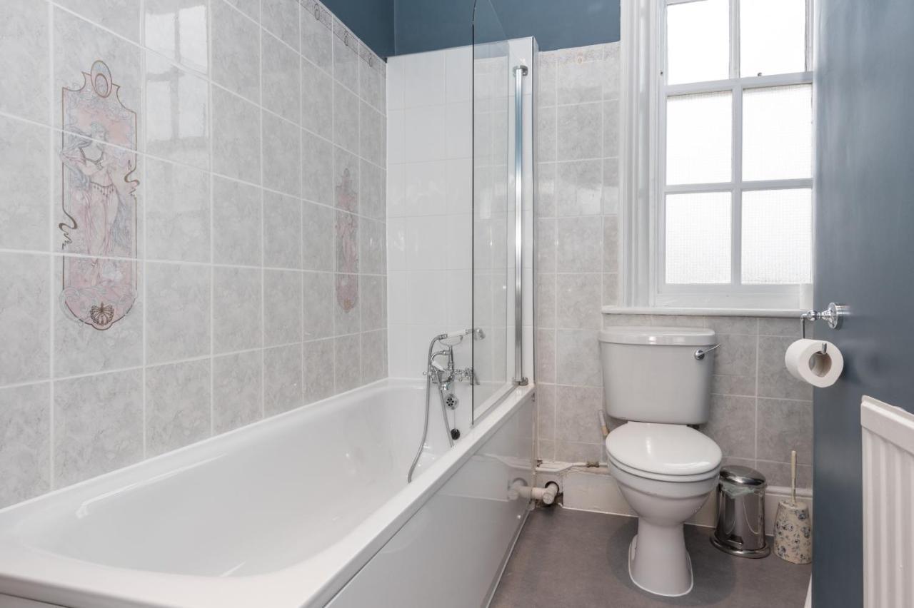 Summerfield Pub & Boutique Rooms Londra Esterno foto